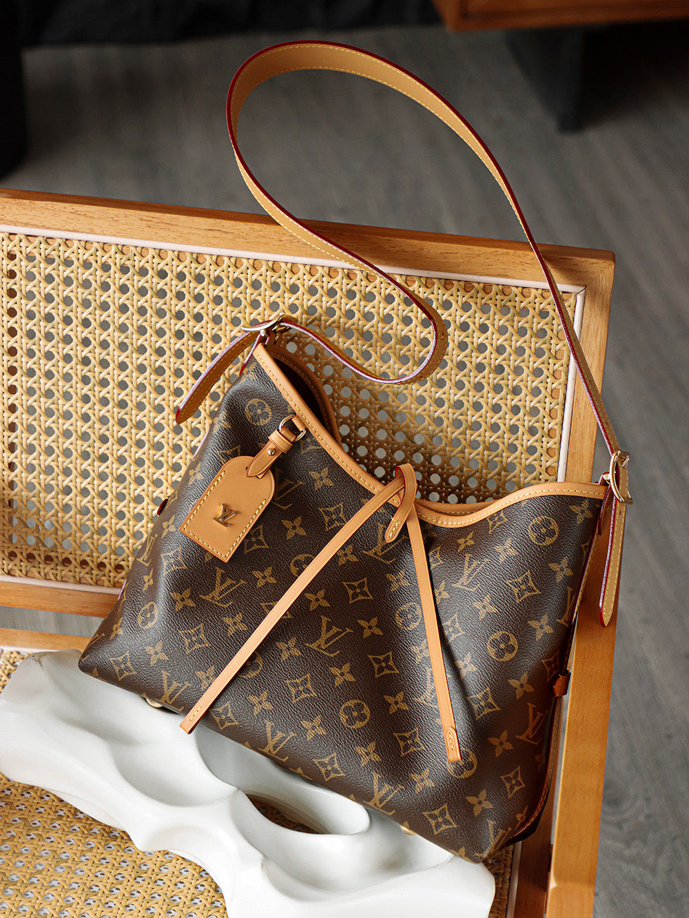 Louis Vuitton CarryAll PM : Your Go-To Daily Luxury Tote