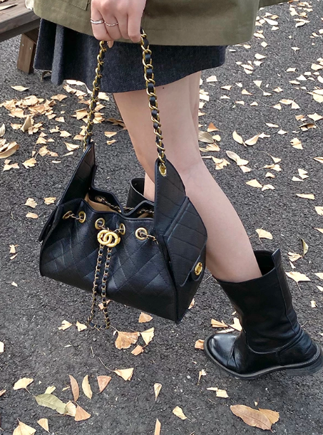 Fashionable and popular Hobo bag, diamond grid chain armpit bag, women's bag, 2026 new simple commuting shoulder crossbody bag