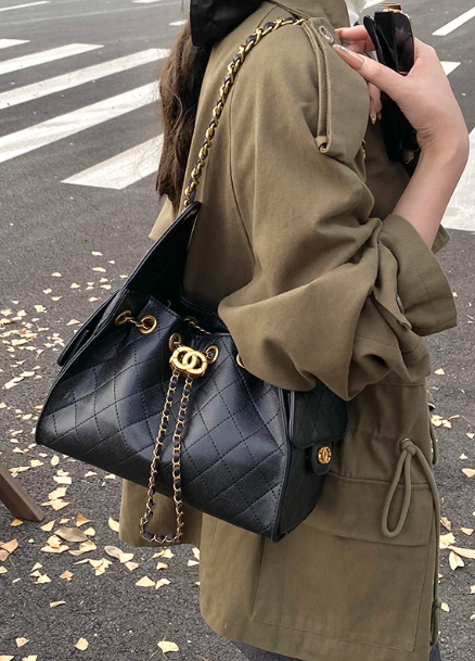 Fashionable and popular Hobo bag, diamond grid chain armpit bag, women's bag, 2026 new simple commuting shoulder crossbody bag