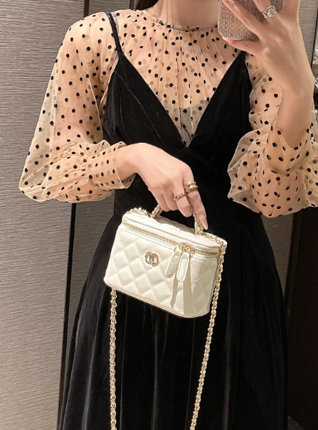 Advanced Lingge Small Fragrant Chain Box Bag, New Fashionable and Versatile Single Shoulder Crossover Phone Bag