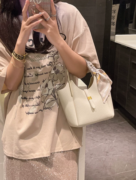 High-end and chic niche bucket bag for women, 2026 new arrivals, versatile handbag for carrying, single shoulder, crossbody, and tote bag