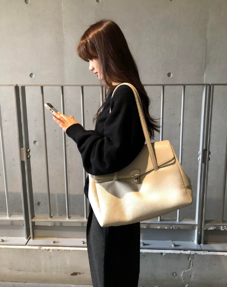 2026 summer new Korean flip bag temperament single shoulder armpit bag commuting ins large capacity versatile tote bag