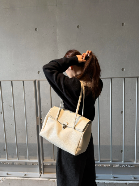 2026 summer new Korean flip bag temperament single shoulder armpit bag commuting ins large capacity versatile tote bag