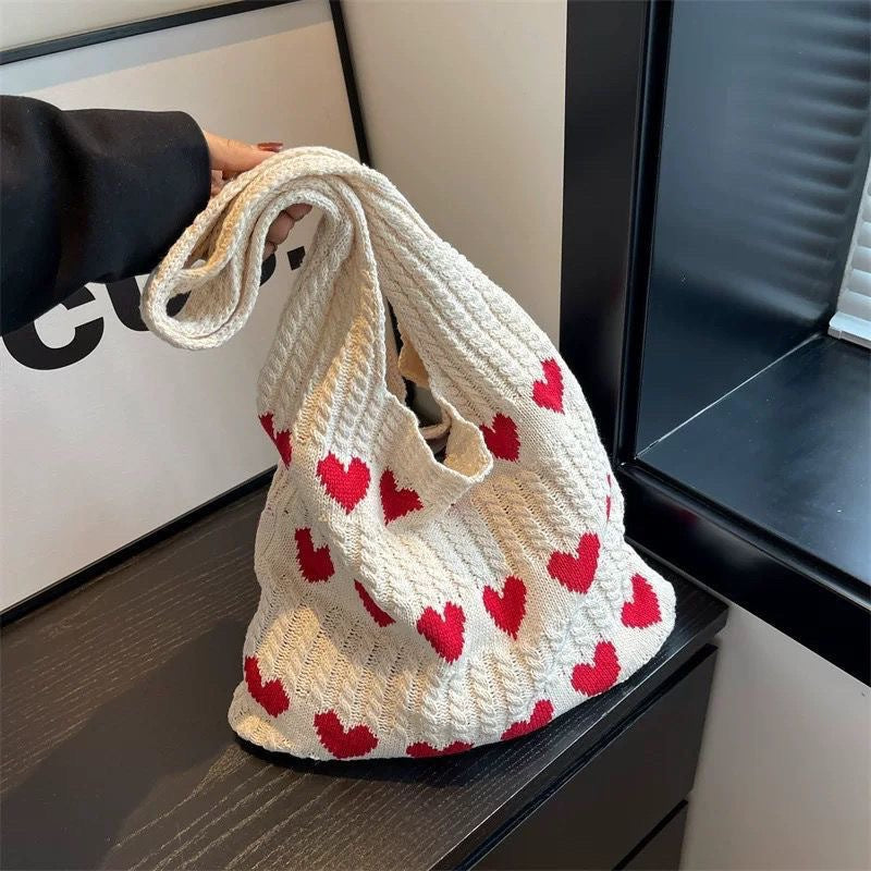 European and American retro hand-held triangle bag new niche design trendy women's bag ins single shoulder woven bag grass woven bag single shoulder large capacity crossbody grass bag women's summer beach woven bag grass woven bag crossbody bag