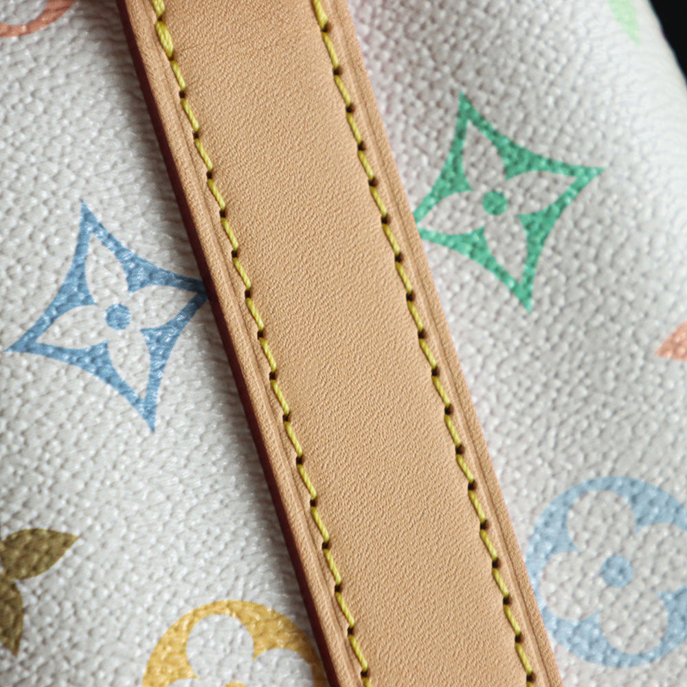 Louis Vuitton's Street Bomber of the Year! White background colorful flowers instantly light up when wearing a second-hand fashion bag