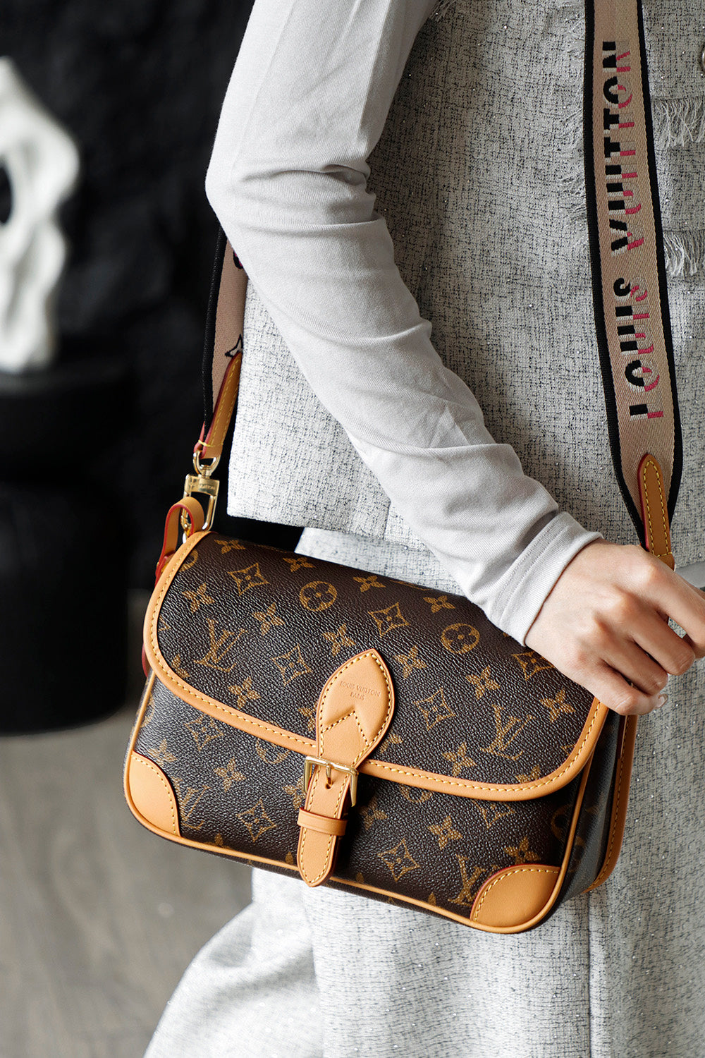 Second hand Louis Vuitton luxury bag with baguette bag featuring a simple yet unique jacquard wide shoulder strap design