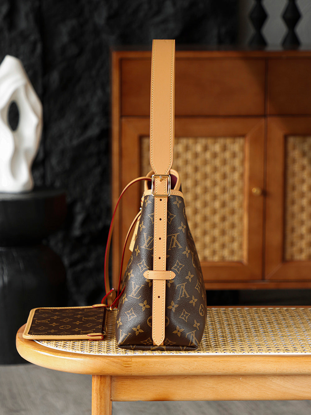 Louis Vuitton Carryall vintage tote bag, second-hand luxury commuting style, fashionable and versatile
