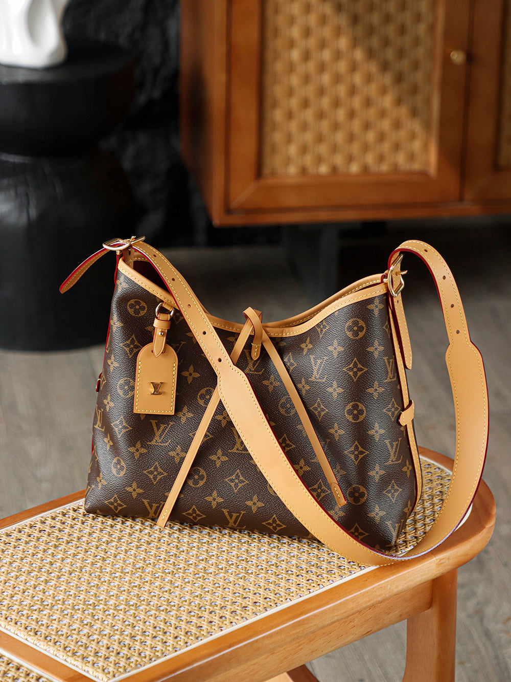 Louis Vuitton Carryall vintage tote bag, second-hand luxury commuting style, fashionable and versatile