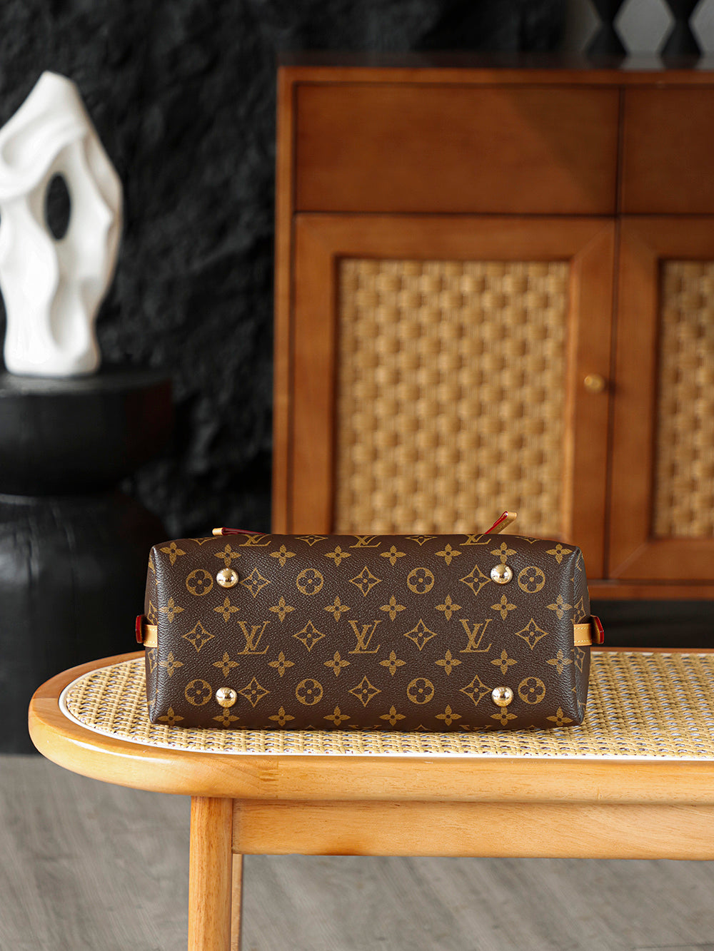 Louis Vuitton Carryall vintage tote bag, second-hand luxury commuting style, fashionable and versatile