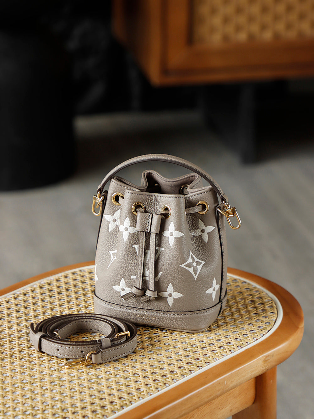Used LV Nano No é Elephant Grey Full Leather Embossed Bucket Bag, Handheld Crossbody Mini Bag, Fashionable and Versatile Tool