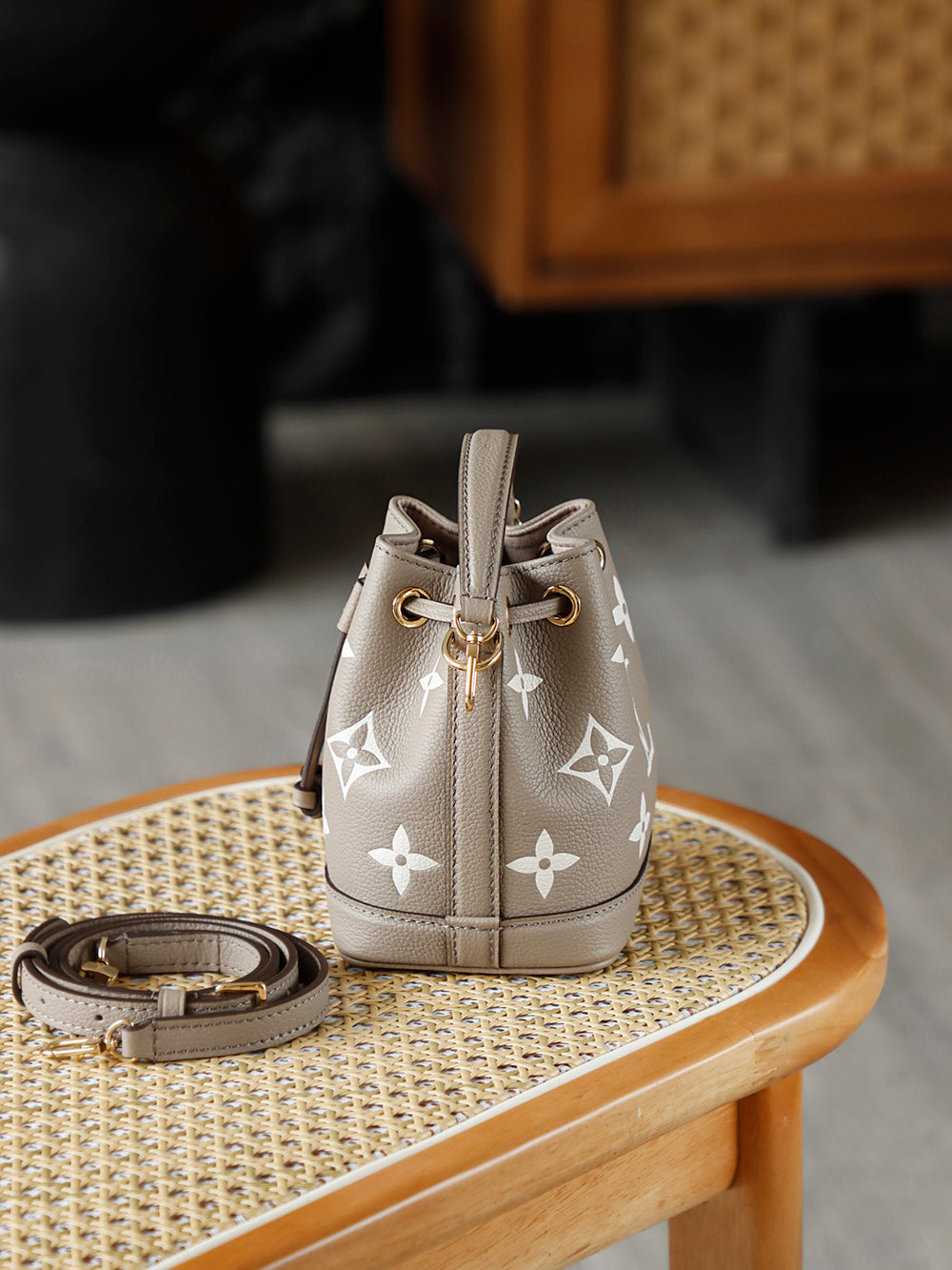 Used LV Nano No é Elephant Grey Full Leather Embossed Bucket Bag, Handheld Crossbody Mini Bag, Fashionable and Versatile Tool