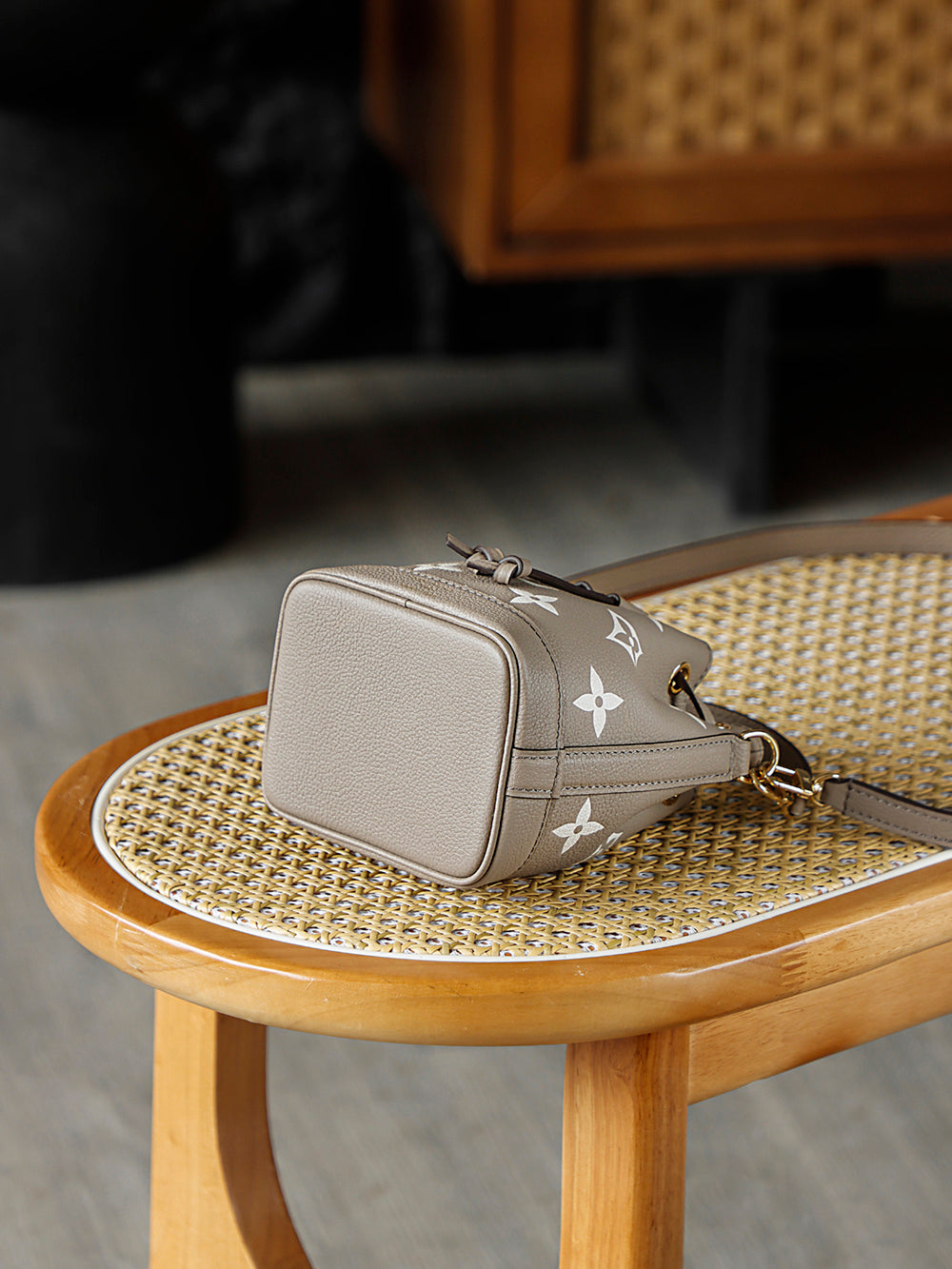 Used LV Nano No é Elephant Grey Full Leather Embossed Bucket Bag, Handheld Crossbody Mini Bag, Fashionable and Versatile Tool