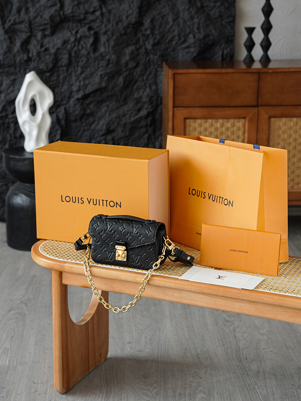 Second hand luxury handbag LV all black mini messenger bag versatile commuter crossbody