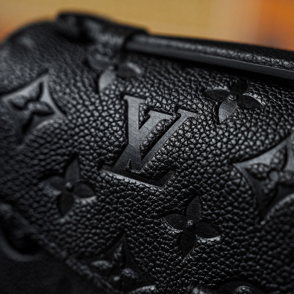 Second hand luxury handbag LV all black mini messenger bag versatile commuter crossbody
