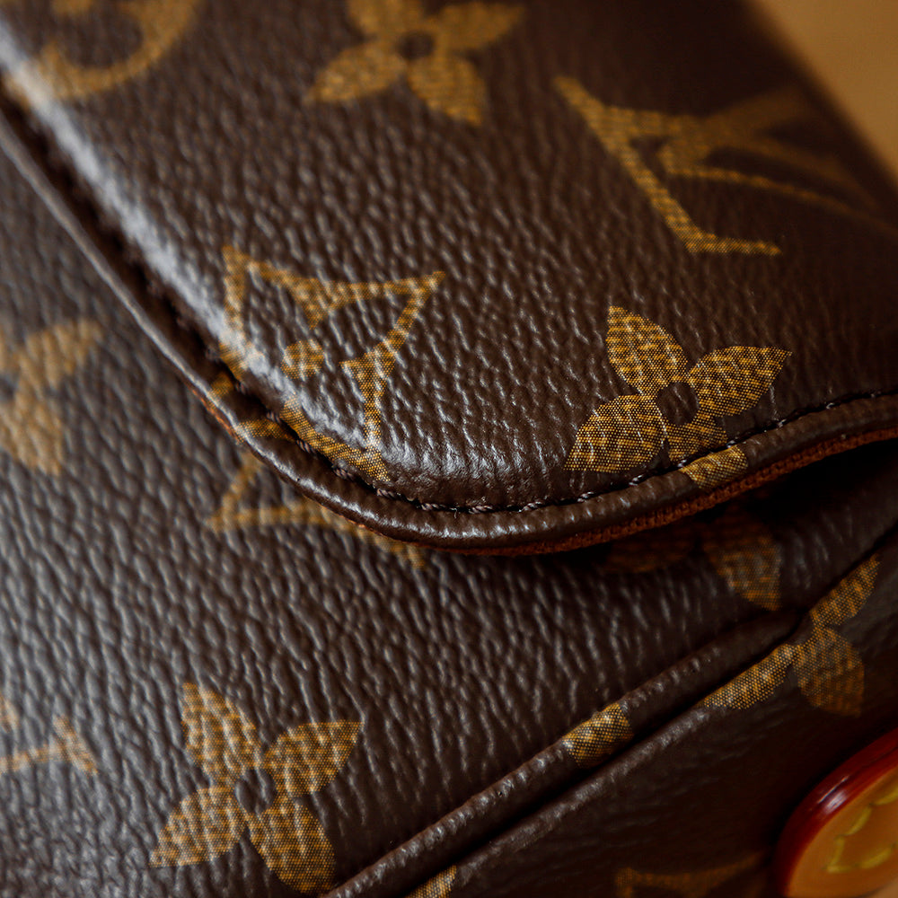 Second hand LV Ivy WOC vintage chain bag can be worn diagonally under the armpit and is versatile for commuting