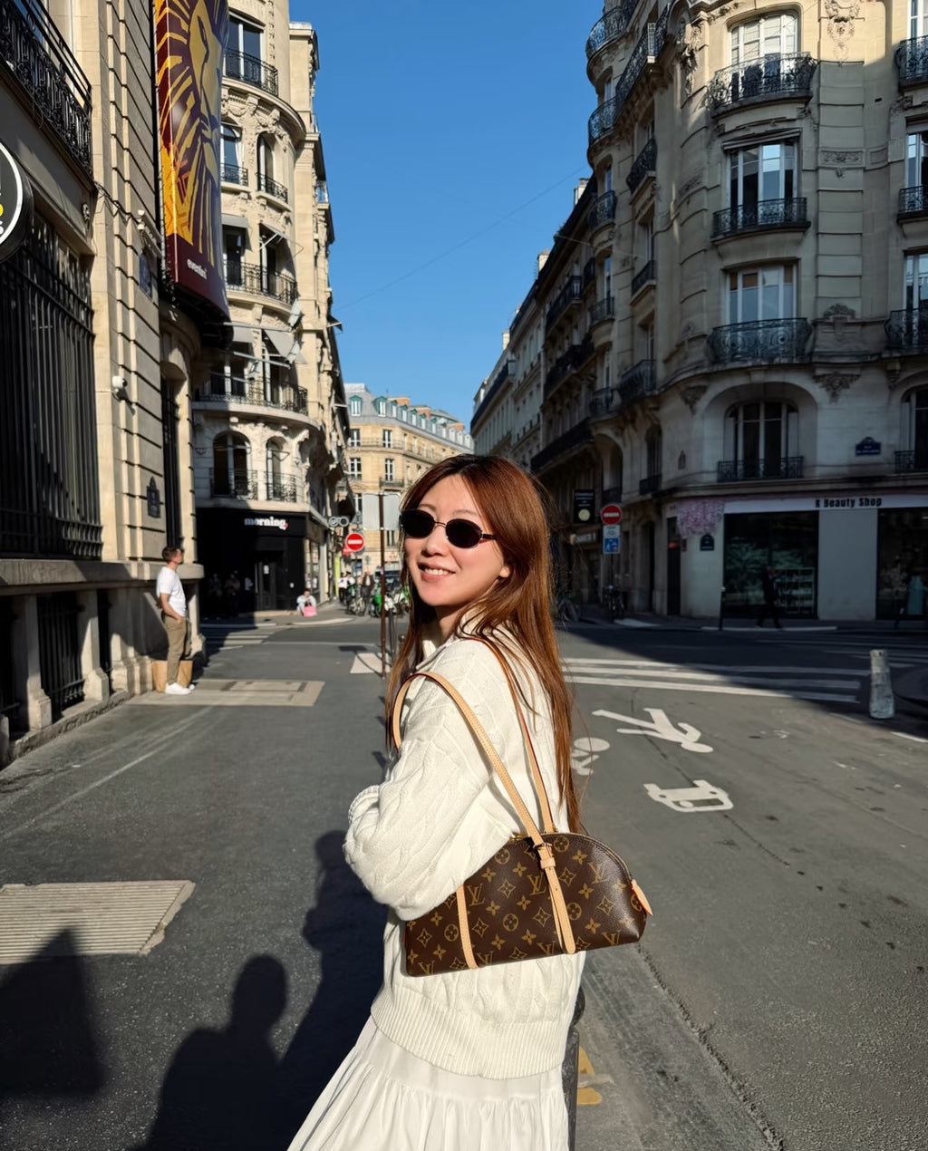 Second hand bags, luxury items, LV age reducing, versatile commuting bags, hand-held armpit bags! Moderate size
