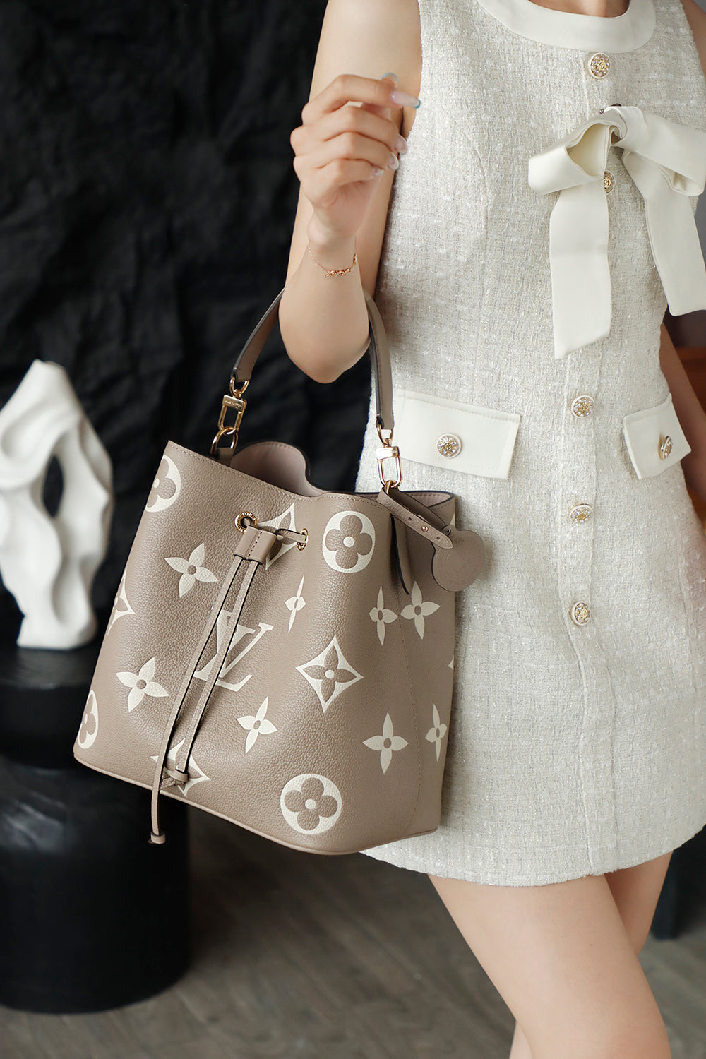 Second hand luxury goods Louis Vuitton versatile and durable for casual commuting