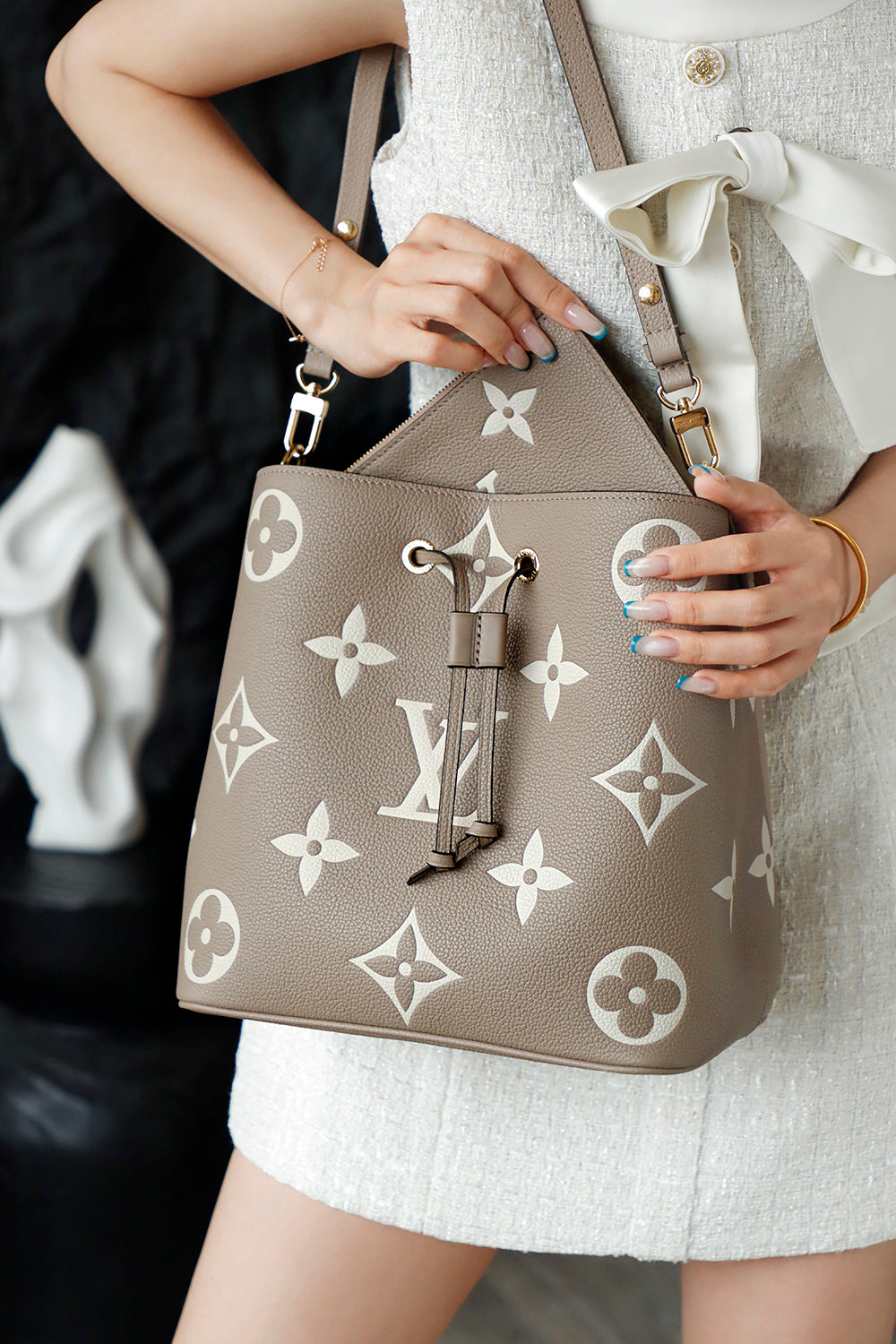 Second hand luxury goods Louis Vuitton versatile and durable for casual commuting